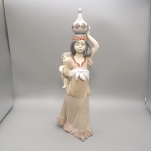 Vintage 1997 Lladro "Precious Papoose" #6423 with box. Native American with baby.