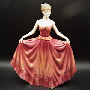 Vintage Royal Doulton Figurine: Pretty Ladies &quot;Michelle&quot; HN 4915