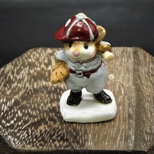 Vintage 1989 MS-15 Wee Forest Folk &quot;Joe Di Mousio&quot; Hand Painted Baseball player Mouse with a Bat and a Glove.