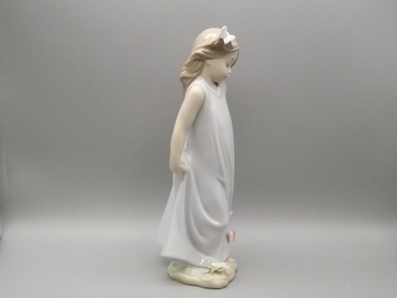 Lladro Friend Of The Butterflies Figurine - Thumbnail 3