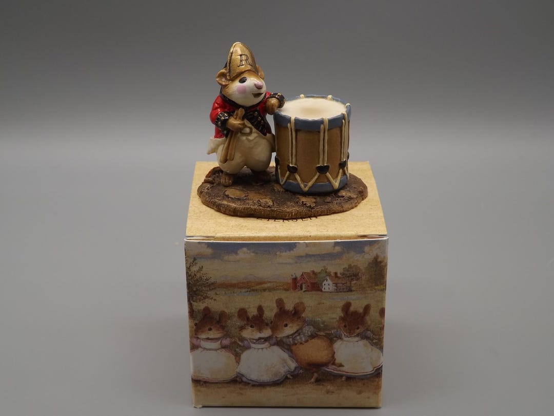Vintage Wee Forest Folk Mouse Figurine: 