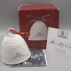 Vintage Lladro Christmas ornament bell Figurine #16723 (2002) with Box.