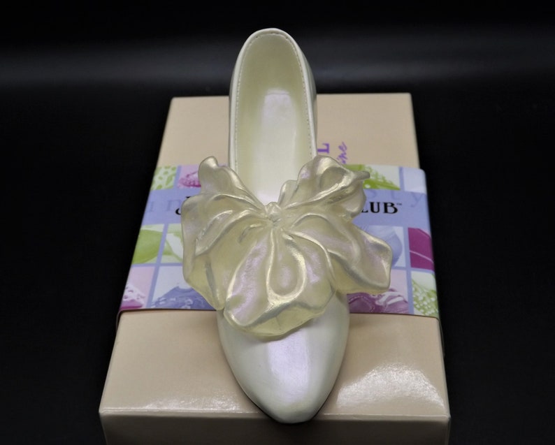 Vintage Just the Right Shoe by Raine Tying the Knot miniature shoe collectible with original box.