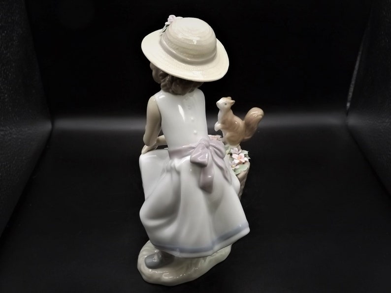 Lladro Hello Little Squirrel Figurine - Thumbnail 4