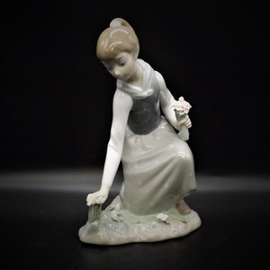 Vintage Lladro &quot;Girl Gathering Flowers&quot; #1172 no box. Missing some petals on flower in her hand as shown.