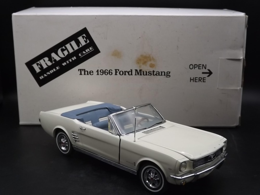 超レア！Danbury Mint ☆ 1/24 The 1966 Ford Mustang Convertible