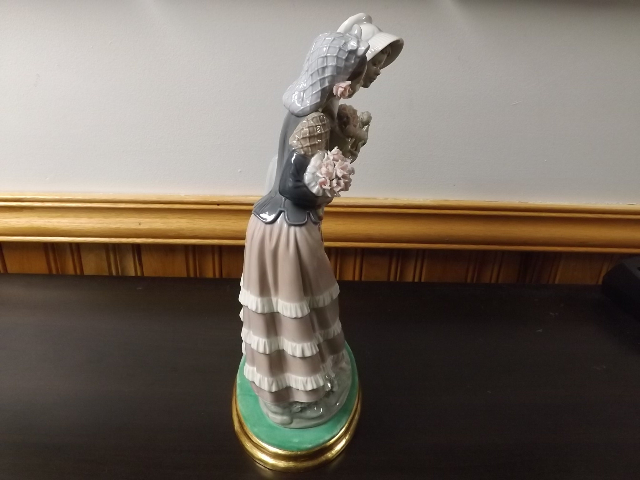 Vintage 1973 Lladro Figurine: 