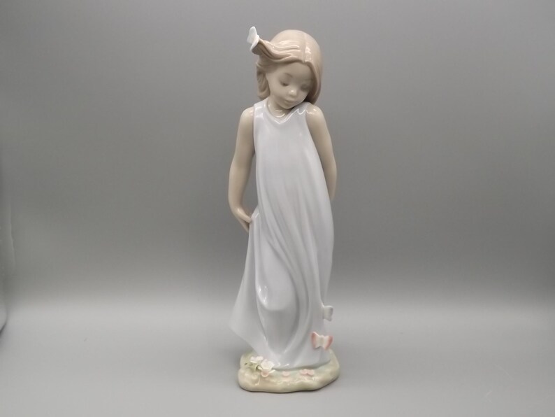 Lladro Friend Of The Butterflies Figurine - Thumbnail 5