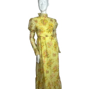 Regencycore, prairie dress, Victorian, vintage, floral design. Puffed sleeves and ruffles. Handmade