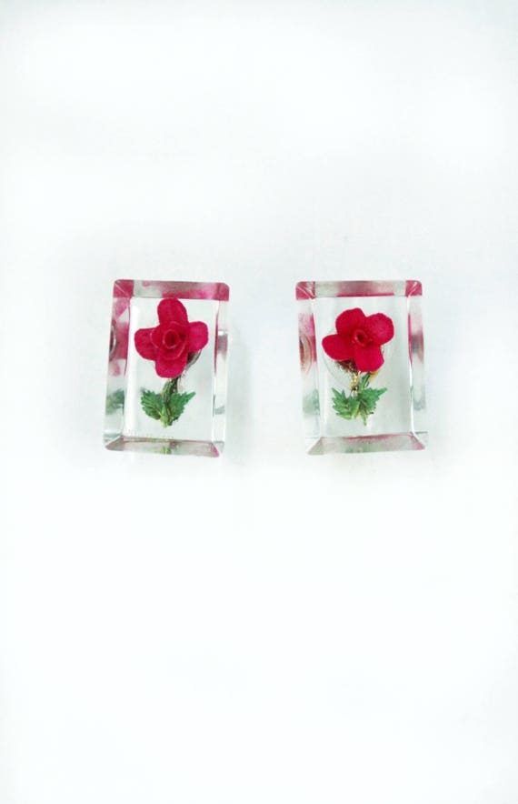 Lucite flower earrings, clear, resin, floral, pink