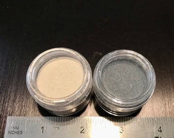 Ranger 1/2 ounce Jar of Embossing Powder.