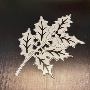 Anna Griffin Varios troqueles de corte y relieve retirados. Holly Sprig