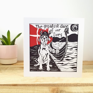 Grußkarte mit Dogge in einem Wikinger-Helm genannt die größte Dane unseres Lebens von Port und Zitrone
