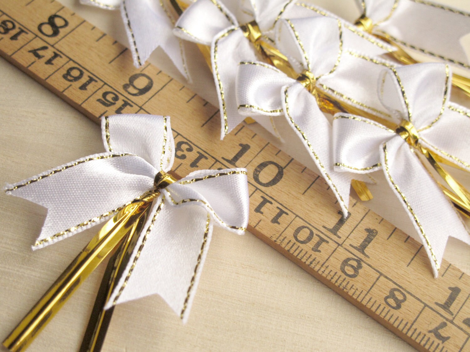 20 White & Gold Ribbon Bows with Twist Ties 35mm great for Etsy