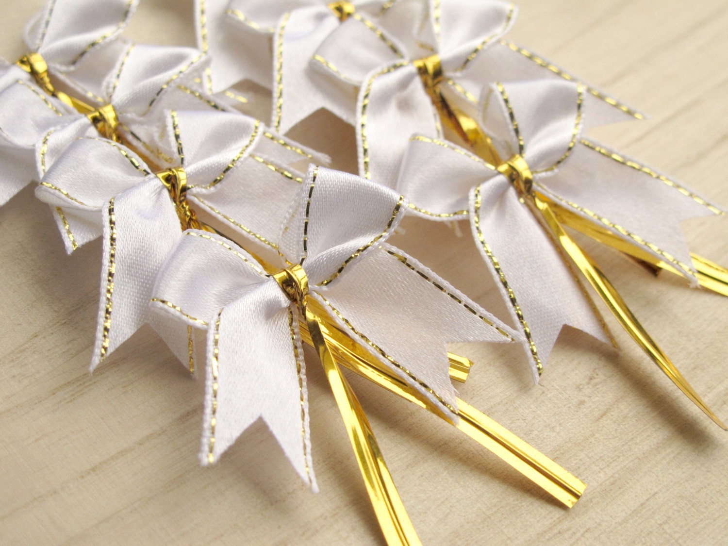 20 White & Gold Ribbon Bows with Twist Ties 35mm great for Etsy
