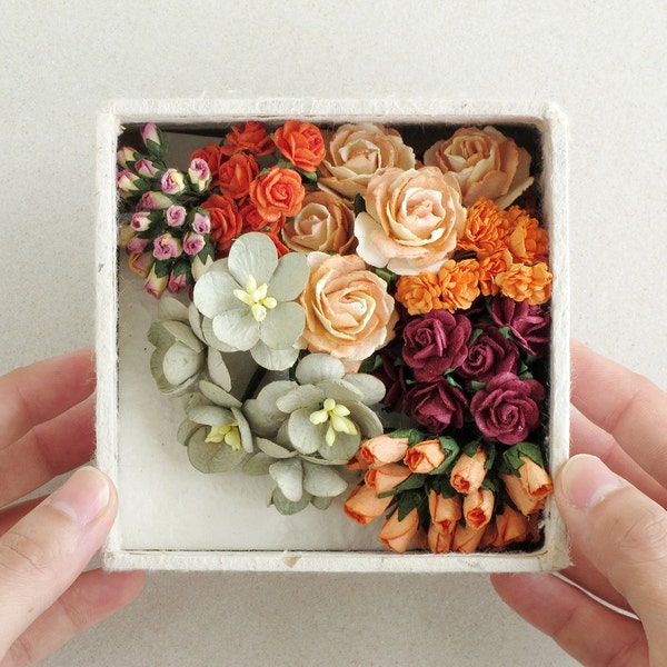 Papier-Blumen-Set - Orange, Salbei grün und Burgunder Blumen & Mini-Karte-Set - aus Maulbeerpapier - Box mit Deckel enthalten