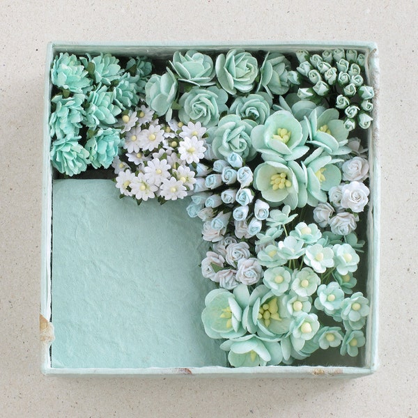 Flores de papel de menta y juego de tarjetas mini - Set de regalo grande DIY - hecho de papel de morera - hermosa caja con tapa incluida