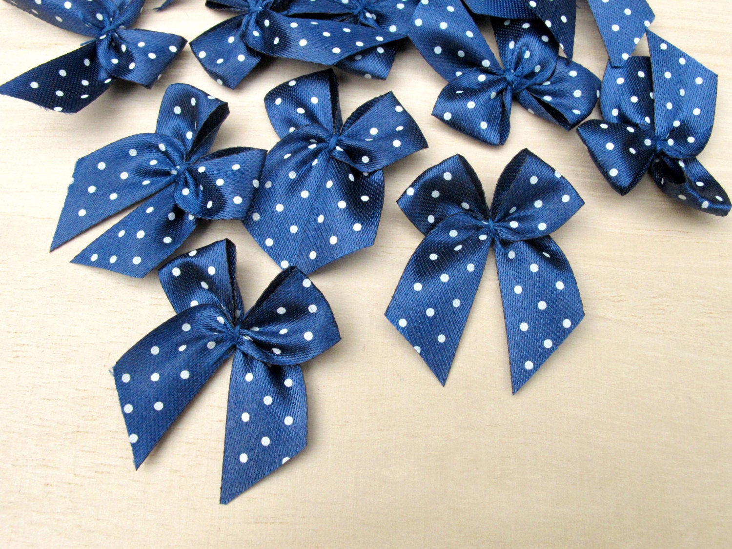 Mini Fiocchi Di Raso 100 Pezzi Multicolori - 4x3cm, Per Decorazioni, Capelli, Regali, Matrimoni, Fai Da Te - Foto 3