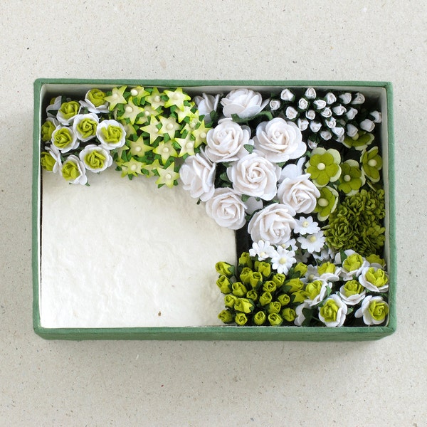 Paper Flowers Gift Set - Assorted white and green flowers with mini card set - Made of mulberry paper - Box with lid included