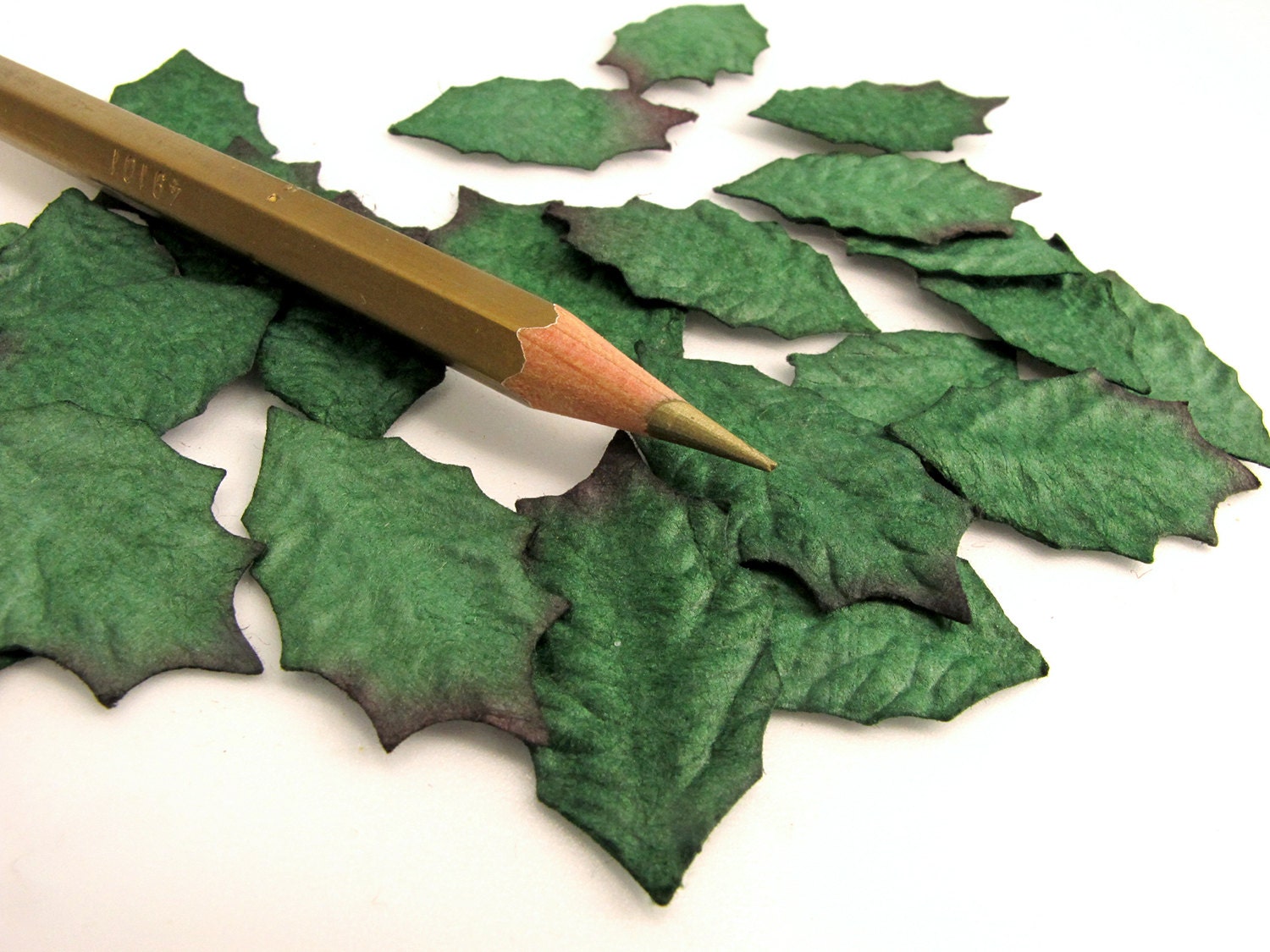 100 Paper Holly Leaves 30mm Die cut and embossed Made of Etsy