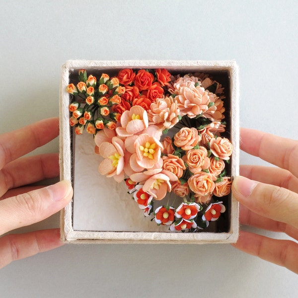 Orange Paper Flower Gift Set - Assorted flowers & mini card set - Made of mulberry paper - Box with lid included