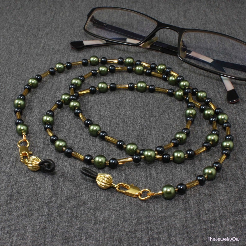 Cadena de gafas con cuentas de color verde jade y negro Chain as shown