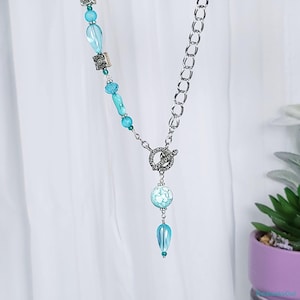 Collier bleu aqua avec fermoir à bascule
