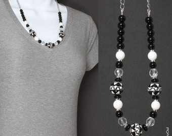 Black and White Geometric Beaded Chain Necklace