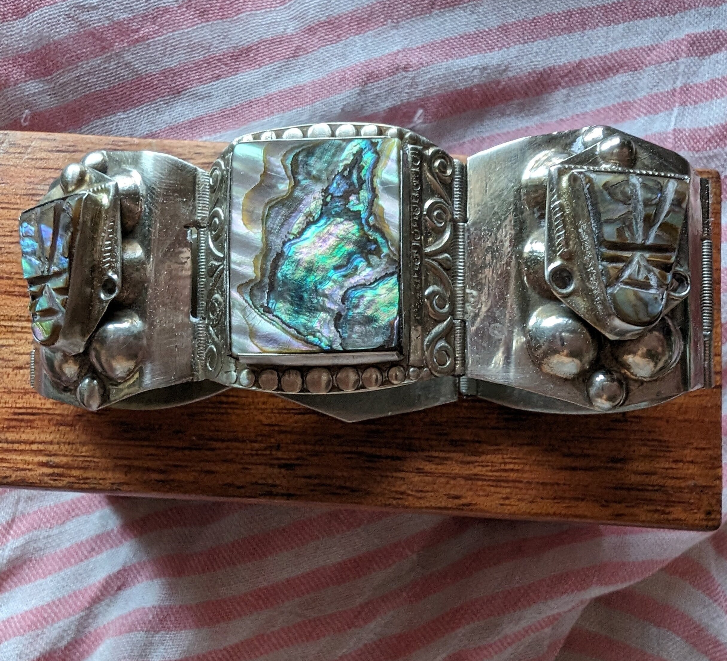 Vintage Aztec Mayan Warrior Face Abalone Cabochon Taxco Vintage Aztec Mayan Warrior Face Abalone Cabochon Taxco