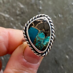 SIZE 7 White Buffalo Kingman Turquoise Sterling Silver Freeform EveryDay Cute Gold Southwestern Statement Cocktail Ladies Ring image 1