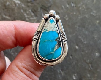 SIZE 8 Kingman Turquoise Sterling Silver Stamped Teardrop Stone Statement Oversized Southwest Ladies Cocktail Chunky Ring