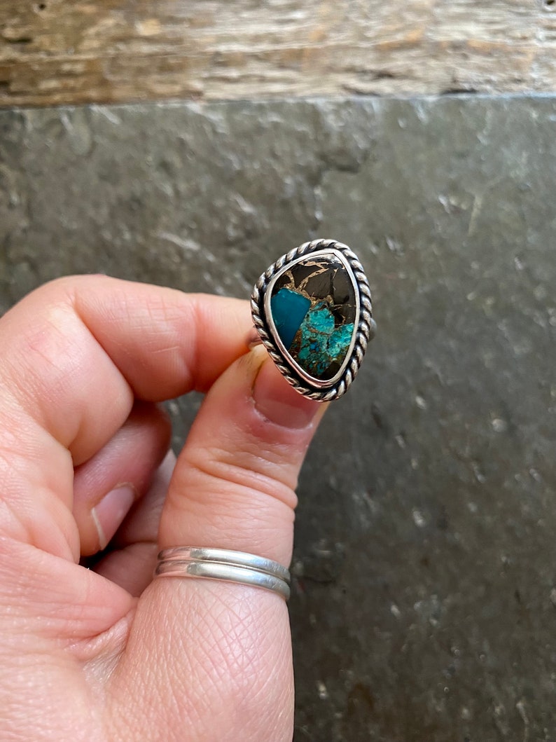 SIZE 7 White Buffalo Kingman Turquoise Sterling Silver Freeform EveryDay Cute Gold Southwestern Statement Cocktail Ladies Ring image 1