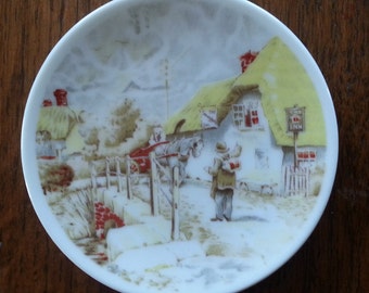 Tiny little collectors plate with cottage scene