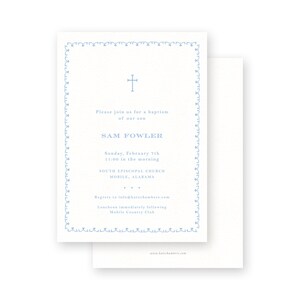 Invitación de dedicación del bautismo - cruz simple azul y gris - por Kate Chambers Designs