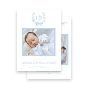 Anúncio de nascimento de bebê - coroa de flores com monograma azul para meninos - por Kate Chambers Designs