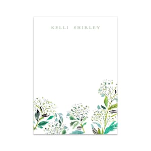 Puede incluir: Papelería blanca con un borde floral verde. El texto "KELLI SHIRLEY" está impreso en la parte superior de la página.