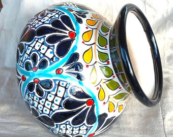 Vaso da fiori extra large in terracotta Talavera, bianco e con decorazioni floreali, a forma di fagiolo, con foro di drenaggio sul fondo. Spedizione assicurata.