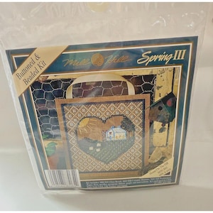 1995 Mill Hill Spring Series III Buttoned Beaded Kit MHCB65 House