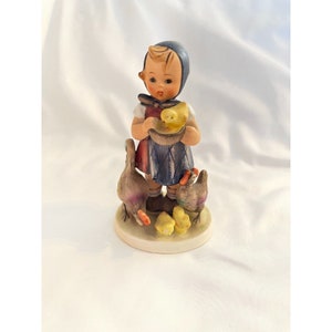 Goebel Hummel W Germany Figurine TMK4 &quot;Feeding Time&quot; Girl Feeding Chickens 199