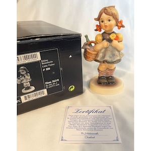 Goebel Hummel Figurine~ Little Visitor HUM 563/0 TMK7 5 1/8"
