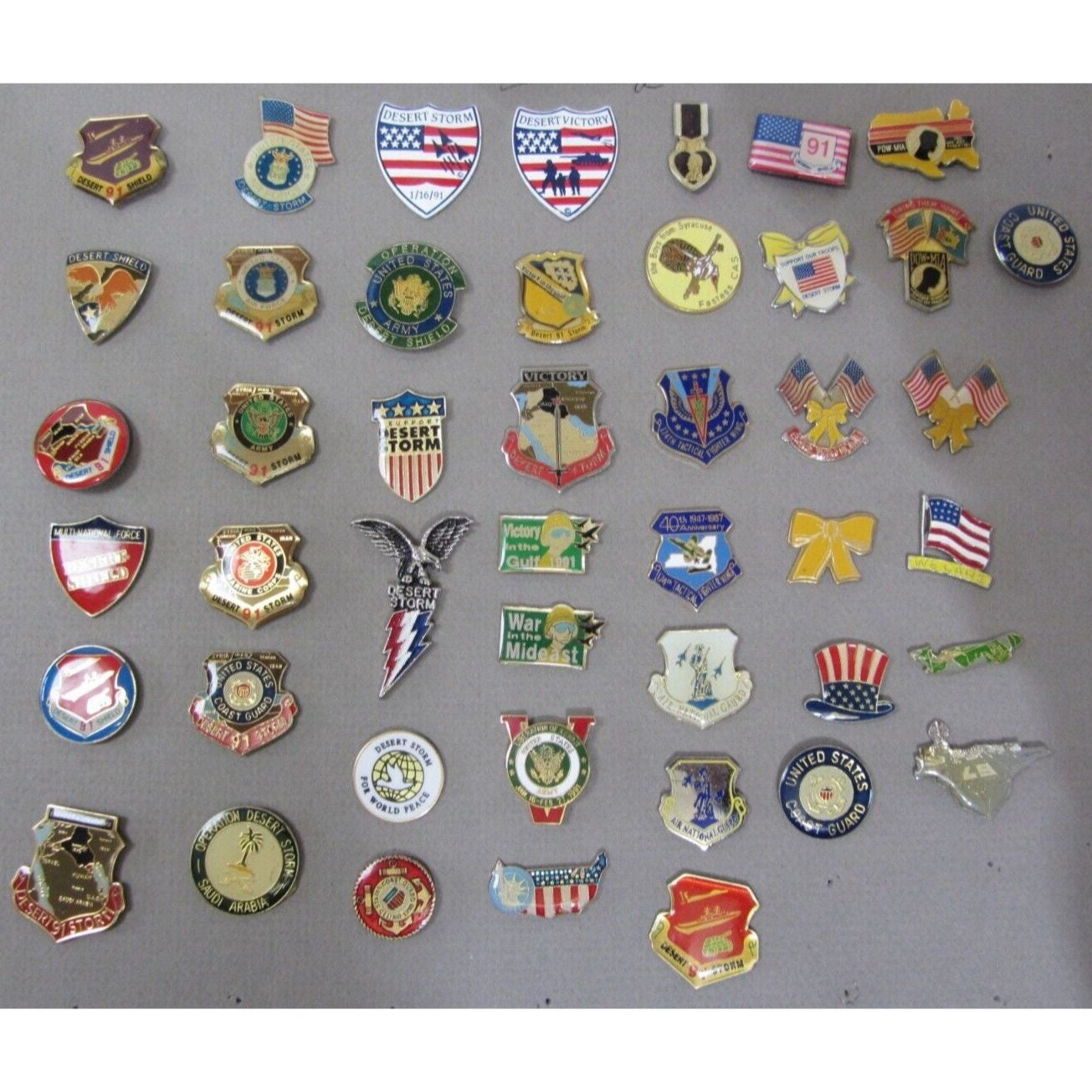 Pin's Militaire - Armée, Char, Camion, Satory Boussemart - Occasion