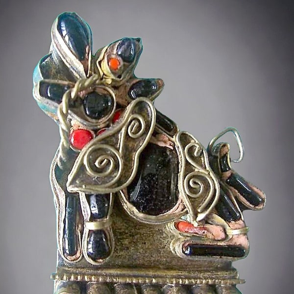 Foo Dog Coral Jet Black Brooch-Pendant Chinese Export, Brass C-Clasp, Vintage