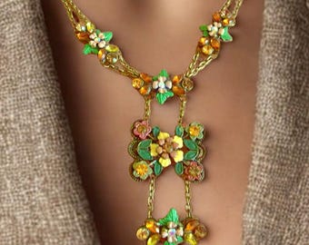 Bloemen strass lavalierketting, geëmailleerde renaissance-revival, messing ketting, vintage