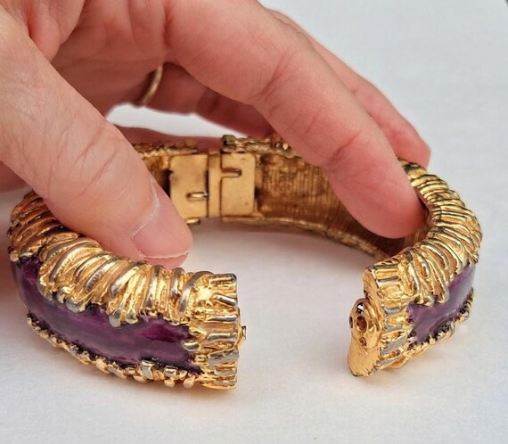 Kenneth Jay Lane KJL Gold Tone Hinged Bracelet, D… - image 9