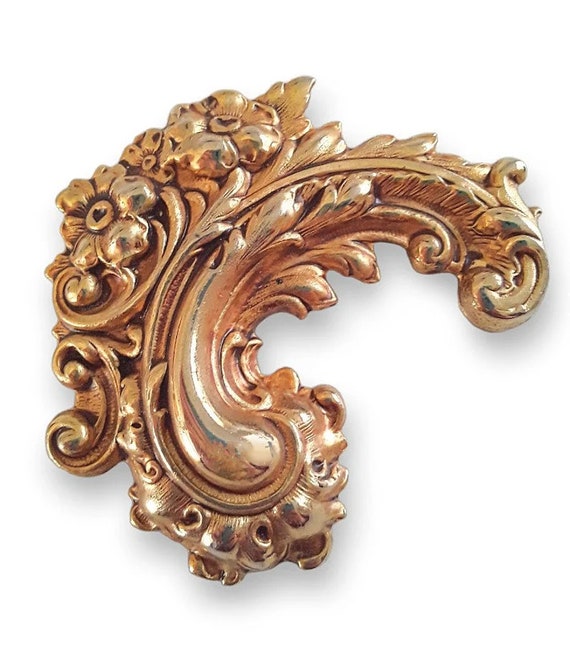 Art Nouveau Repousse Gold Tone Brooch, Acanthus L… - image 3