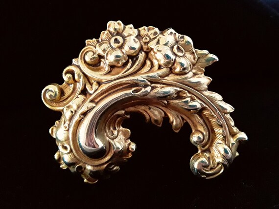 Art Nouveau Repousse Gold Tone Brooch, Acanthus L… - image 6