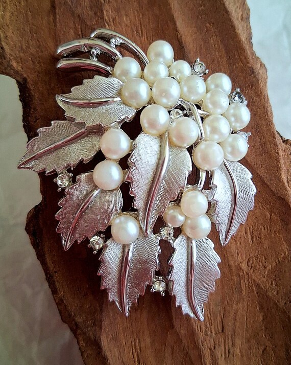 TRIFARI 1950年代 ゴールドトーン パール ブローチ Vintage Trifari