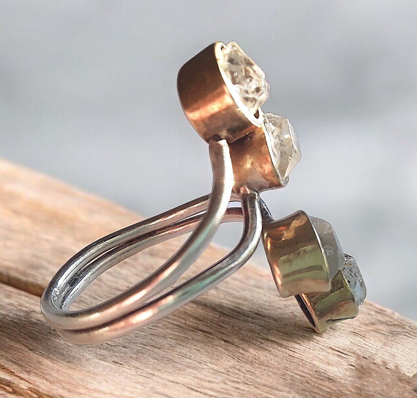 ヴィンテージ ハーキマーダイヤモンド リング：ユニークな原石クォーツ