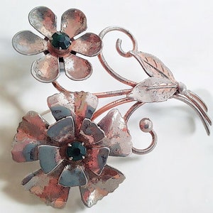 Vintage 1940s Green Flower Brooch