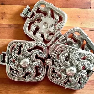 巨大なルプスポットメタルブレスレット、太陽/花のモチーフ、幅広、印象的なヴィンテージ